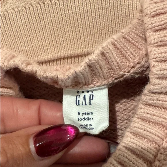 3T carters sweater & baby gap cable knit sweater says 5 but is more 3T size. - Picture 3 of 7